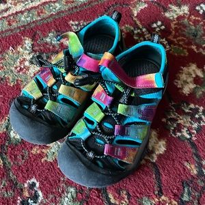 Keens rainbow kids size 1